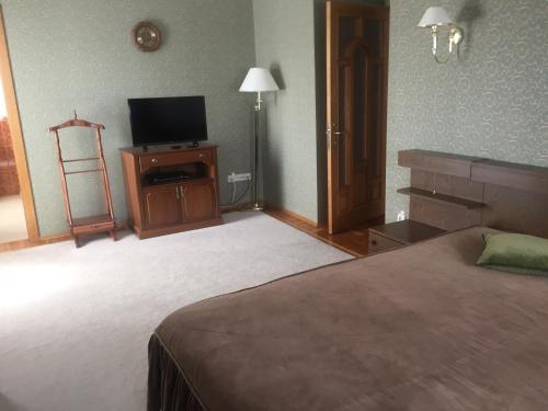 Ένα ή περισσότερα κρεβάτια σε δωμάτιο στο Dnipro Hotel