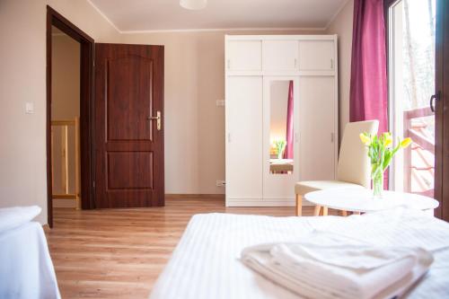 Postel nebo postele na pokoji v ubytování Apartamenty Niegocin