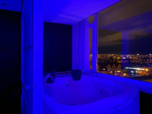 Galería fotográfica de Panoramic Studio - Jacuzzi & Parking en Braşov