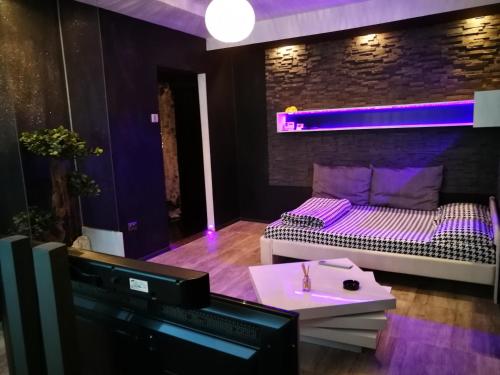 Una cama o camas en una habitación de Panoramic Studio - Jacuzzi & Parking