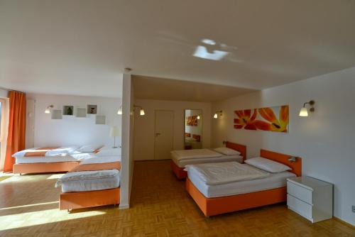 Gallery image of urraum Hotel former Dreamhouse - rent a room in Pulheim