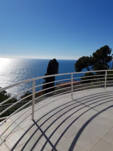 a view of the ocean from a balcony at Vue mer.Tranquilité.Cap d'Ail à 10 mn de MONACO in Cap d'Ail