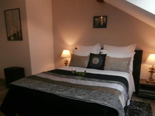 Una cama o camas en una habitación de L&R Gérardmer
