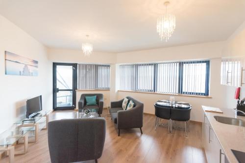 Posezení v ubytování Comfortable Modern Apartment in Swindon, FREE parking sleeps up to 5