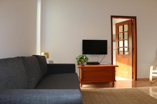 HOME4U - Cosy Apartment with Fantastic Terrace
