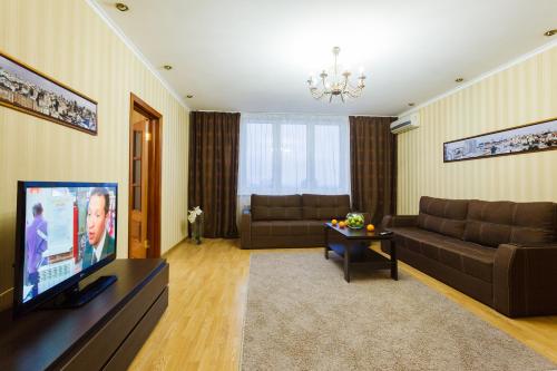 a living room with a couch and a television at Apartment in Complex Korona on Knyazhyi Zaton 21 in Kyiv