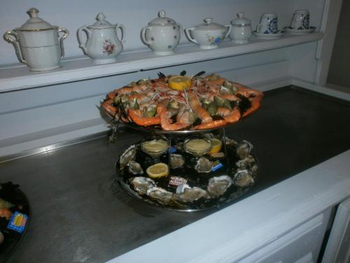 a pizza sitting on top of a table with oysters at la pêcherie bord de mer in La Plaine-sur-Mer