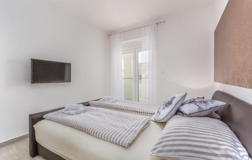 two beds sitting next to each other in a bedroom at Villa Stephany in Poreč