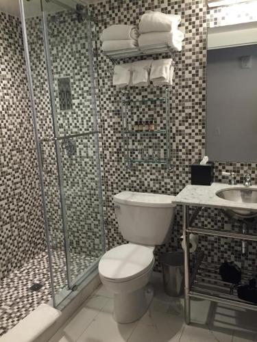 Koupelna v ubytování Hotel Hugo