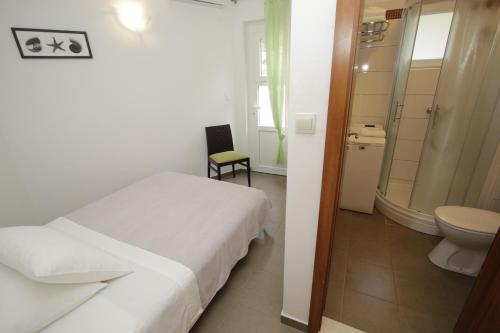 Ένα μπάνιο στο Apartments Villa Čizmić