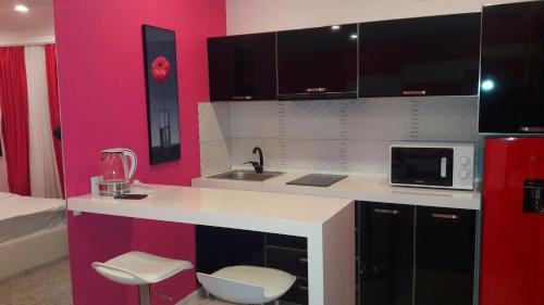 Gallery image of Pink Apartment near Airport in Nizhnyaya Alekseyevka
