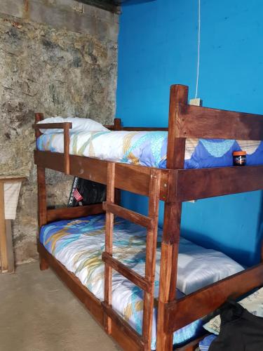 Кровать или кровати в номере Captain Morgan Hostel Lake Coatepeque