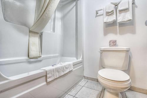 Phòng tắm tại Motel 6-Windsor, ON