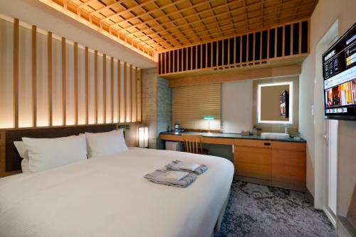 Een bed of bedden in een kamer bij HOTEL HILLARYS Akasaka
