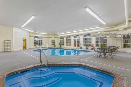 Super 8 by Wyndham Heyburn – Photos 5