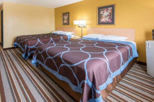 Letto o letti in una camera di Super 8 by Wyndham Medina