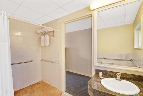 A bathroom at Super 8 by Wyndham Milford/New Haven