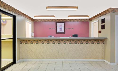 Super 8 by Wyndham Kosciusko – Photos 3
