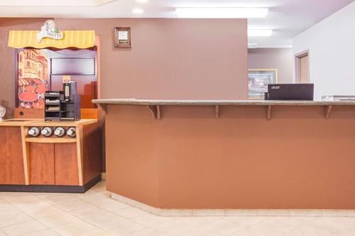 a bar in a fast food restaurant with a counter at Super 8 by Wyndham Meadow Lake in Meadow Lake