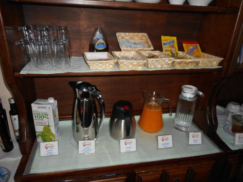 a counter with a shelf of food and drinks at Casa Rural El Regajo Valle del Jerte in El Torno