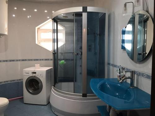 Een badkamer bij Mirza Fatali Akhundova 154 Apartment