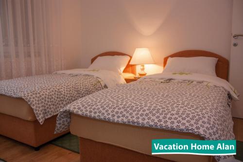 Ένα ή περισσότερα κρεβάτια σε δωμάτιο στο Vacation home Alan