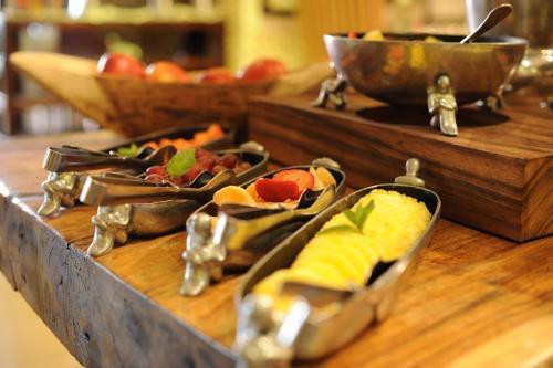 Makanan di atau berdekatan hotel