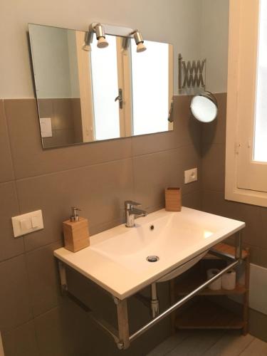 a bathroom with a sink and a mirror at Torrearsa 17 in Trapani