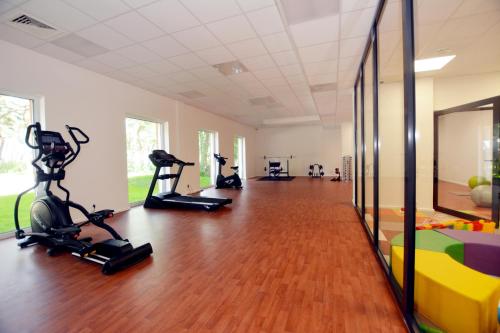 a gym with treadmills and exercise bikes in a room at Dwie Sosny z sauną, Sun & Snow in Ustronie Morskie
