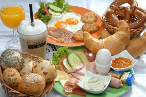 Opciones de desayuno disponibles en Budva Inn Guest House