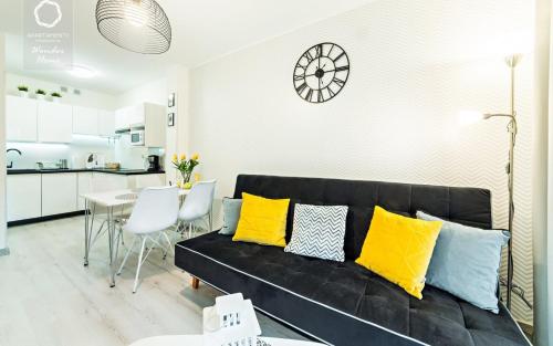 Η κουζίνα ή μικρή κουζίνα στο Wonder Home - Apartamenty z balkonami Leśny Dom II - w cichej i zielonej części Karpacza