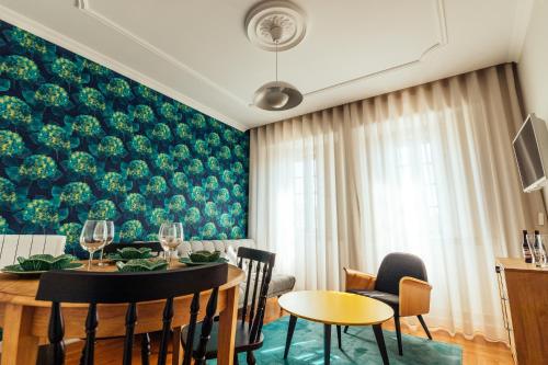 a dining room with a table and chairs at Bordallo's Prime Apartments in Caldas da Rainha