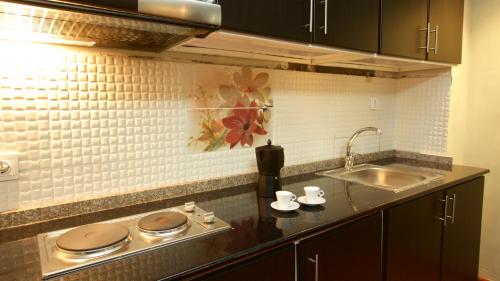 A kitchen or kitchenette at Yinm Furnished Apartment