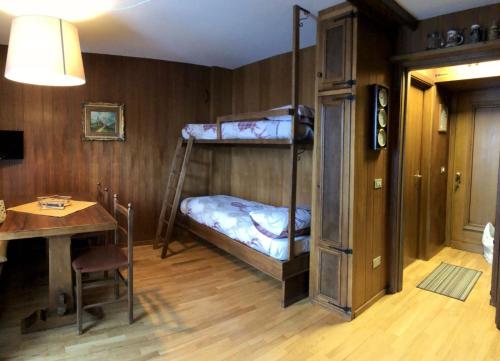 A bed or beds in a room at Golf & SKI studio