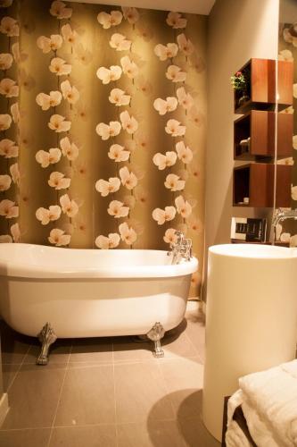 Ένα μπάνιο στο Hotel Samm Bistro Spa