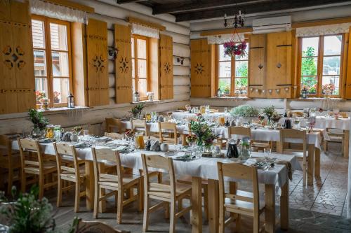 ห้องอาหารหรือที่รับประทานอาหารของ Miasteczko Galicyjskie
