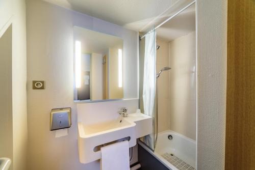 Koupelna v ubytování B&B HOTEL Dijon Marsannay