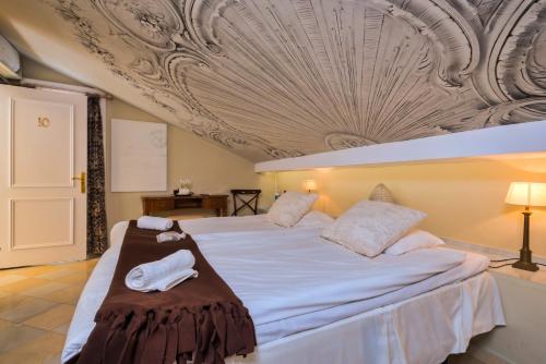 a bedroom with a large bed with a coffered ceiling at The Town House in Marbella