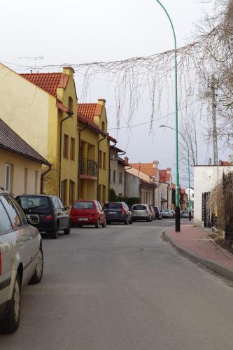 El barrio en el que está el departamento o un barrio cercano