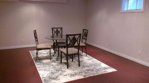 a dining room with a table and chairs at HB Guest Home 5 in Waterloo