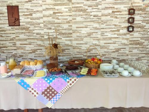 Makanan di atau berdekatan rumah tamu ini