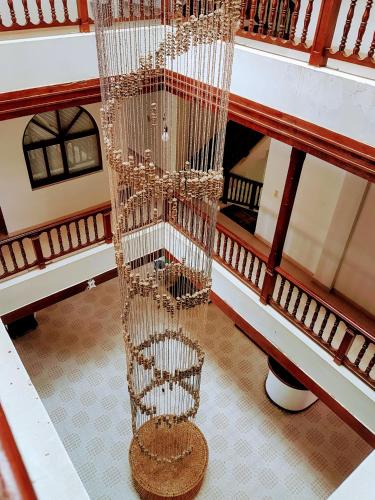 a bird cage in the middle of a room at Hotel Costa Choco in Bahía Solano