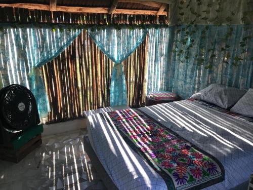 Postel nebo postele na pokoji v ubytování Ecocamping Yaxche