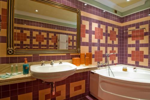 Bilik mandi di Grand Hotel Nizza Et Suisse
