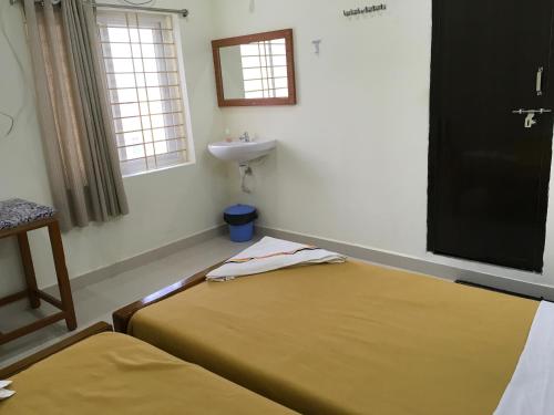 Jayaram Residency Srikalahastiにあるベッド