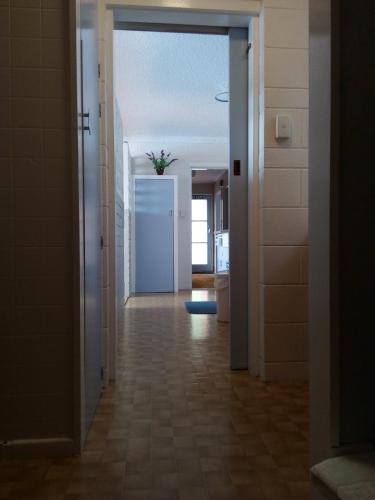 a hallway with a door and a plant on the ceiling at Redwood Lodge Motel in Levin
