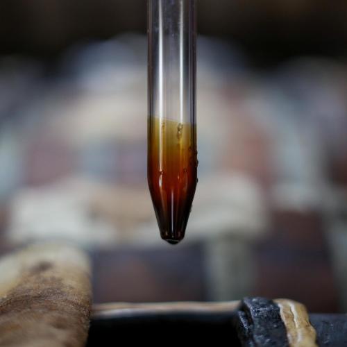 a drop of food is hanging from a wire at Le dimore de Il borgo del balsamico in Albinea