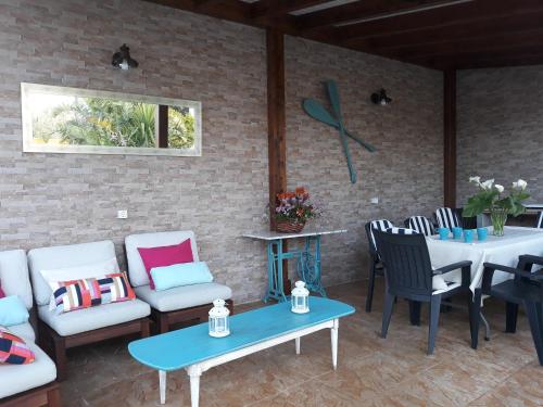 Chalet la Huerta con piscina y wifi