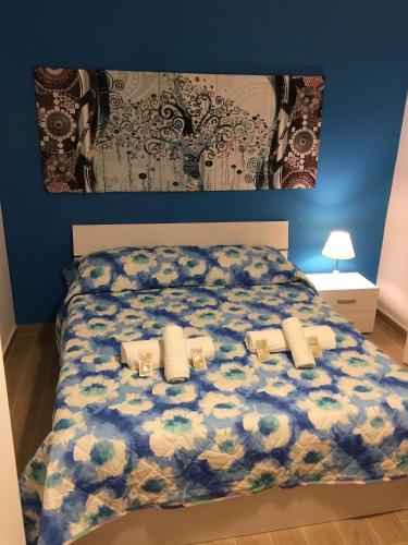 a bedroom with a bed with towels on it at Case Saniela in Terrasini