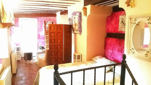 クエンカにあるLa Ronda del Besoのベッドルーム1室(ベッド1台付)